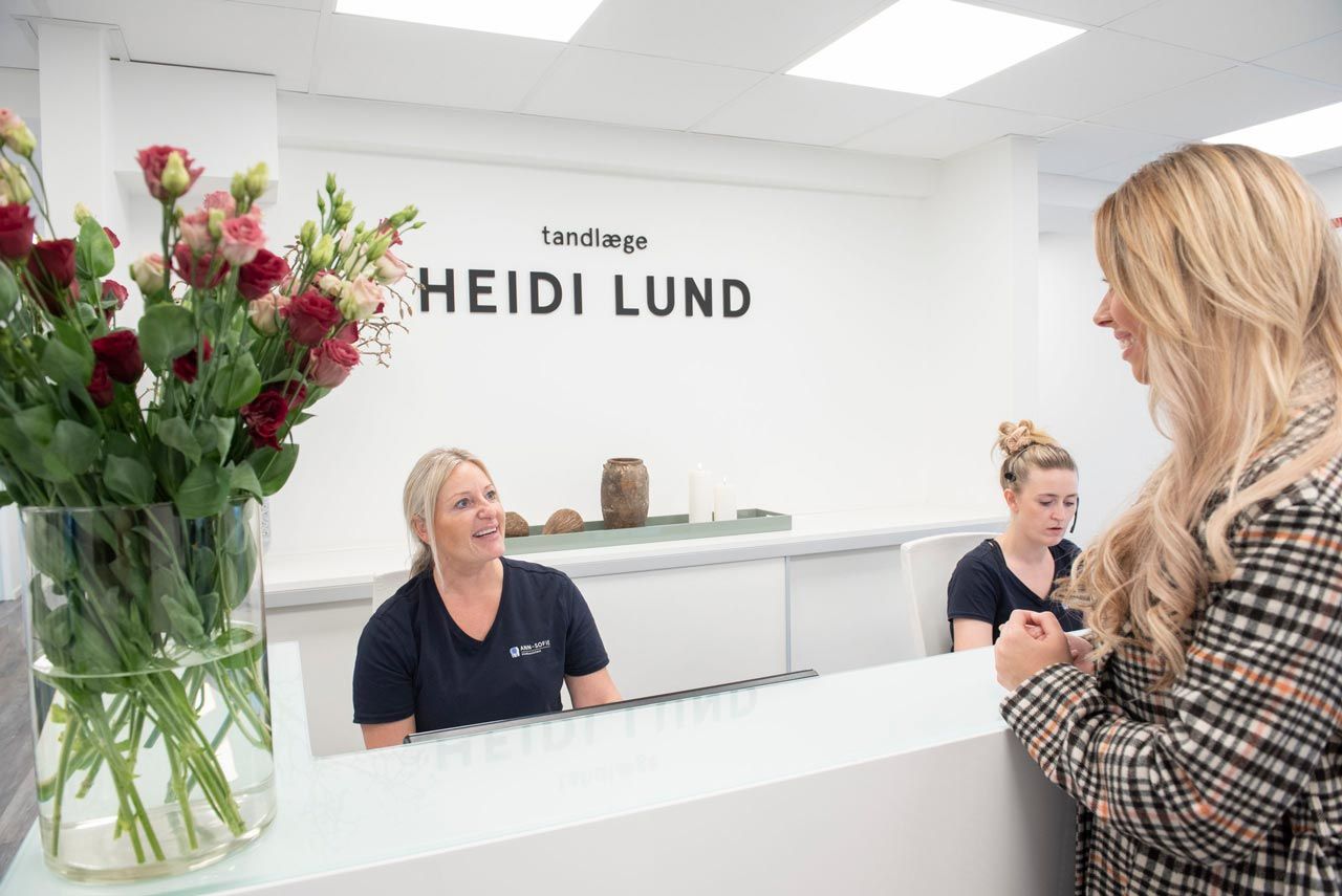 Bestil tid til tandeftersyn hos Heidi Lund